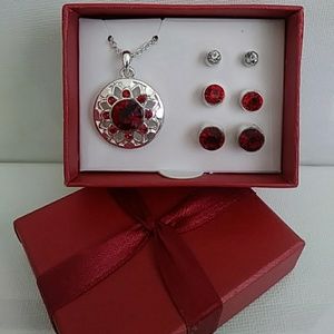 Delight Necklace & Earrings Set. Brand NEW!